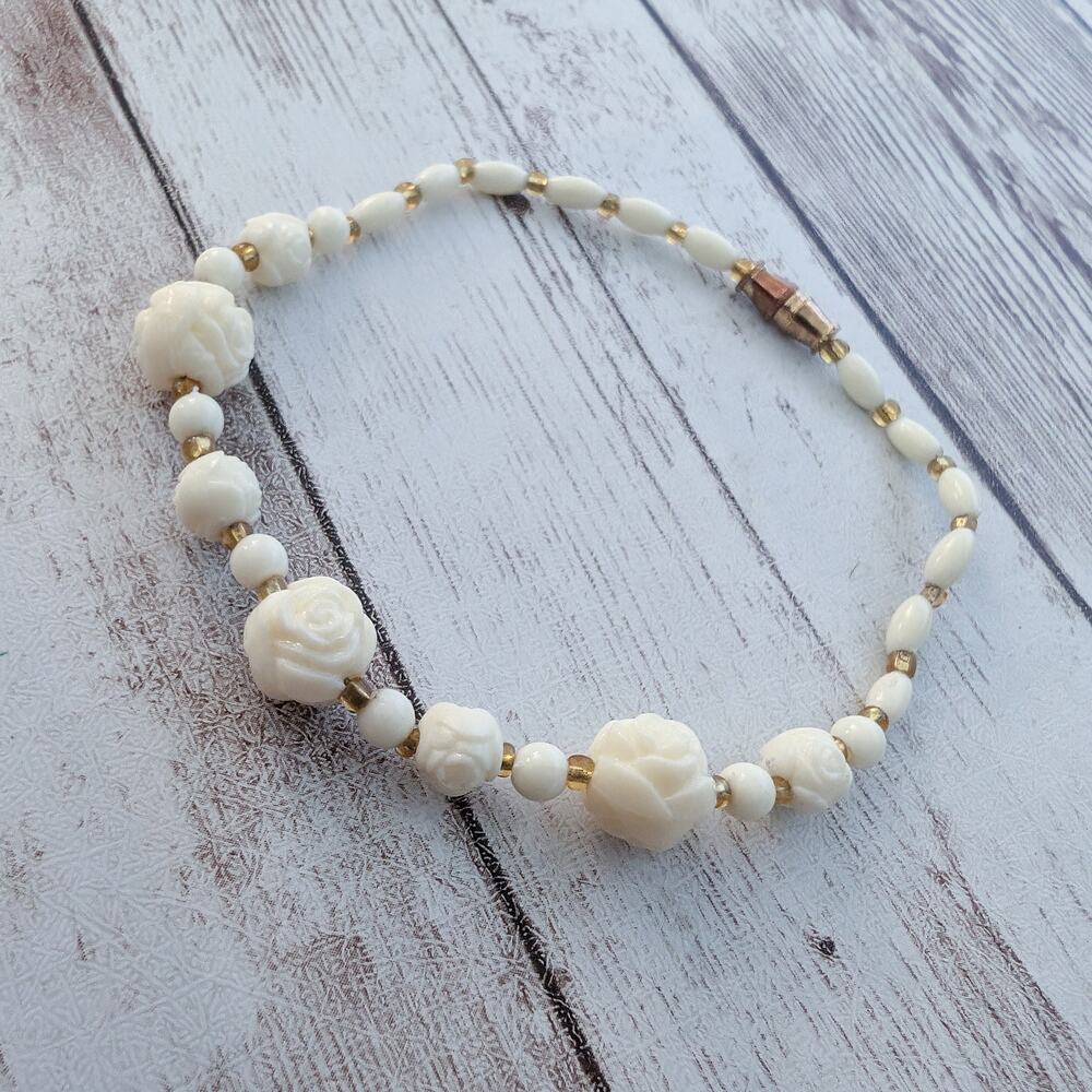 Vintage Bracelet - Cream Carved Beads - Dainty - Picture 5 of 7
